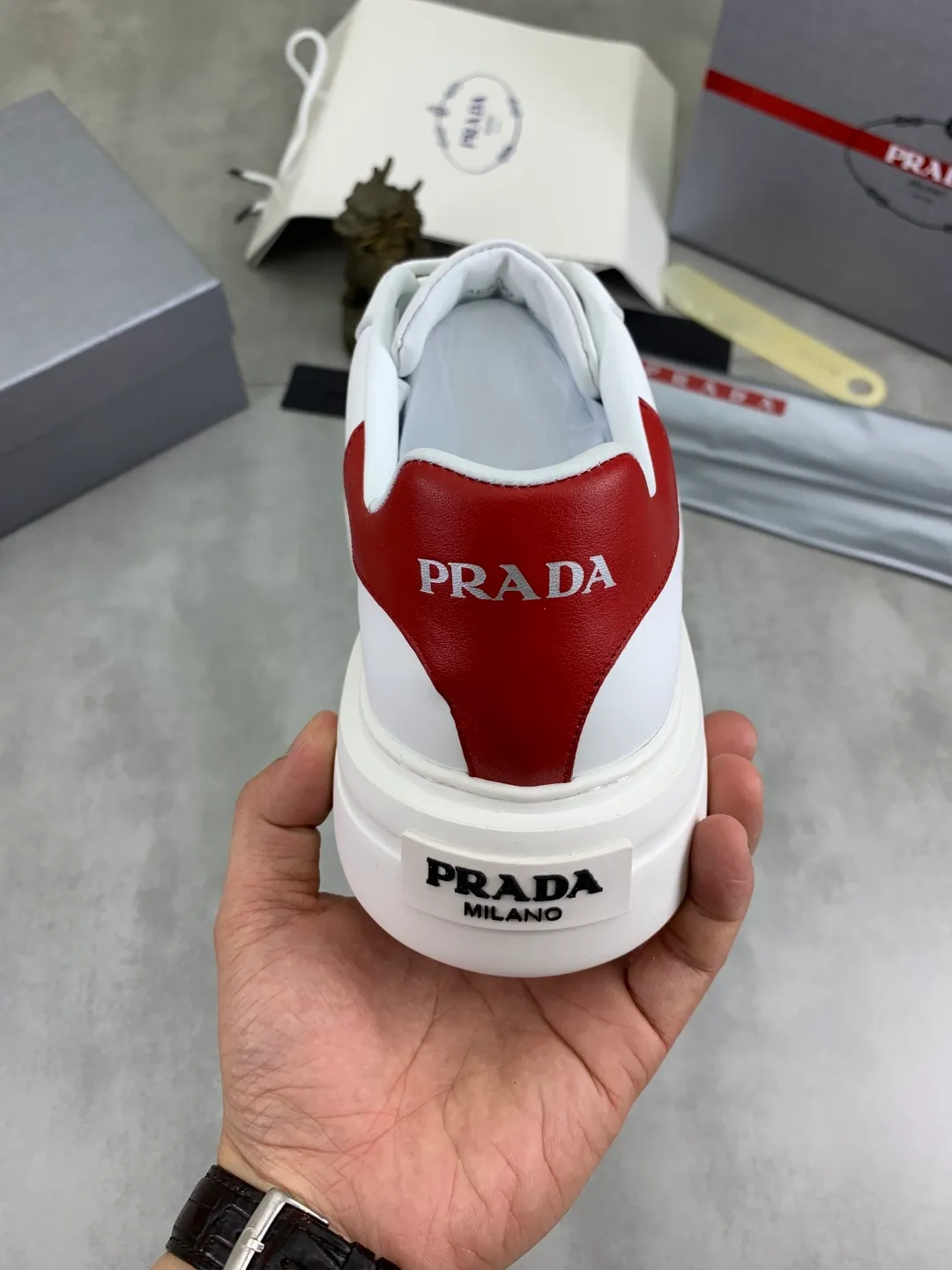 Men's shoes 💰P560💰[New style] popular models are on the official website, 🆘 Trendy brand (Prada) mainly promotes popular models, avant-garde and versatile fashion men's shoes private version mold opening, cowhide surface splicing 1:1.. Fashionable and simple, original imported cowhide lining cowhide feet; the atmosphere and personality are more fashionable, eye-catching and pursuing class. It will subvert the old idea and be a must-have for fashionistas with you! Must keep it for yourself! Tall and comfortable, large and low, high-end quality workmanship. Number of yards: 38-45 4️⃣optional.